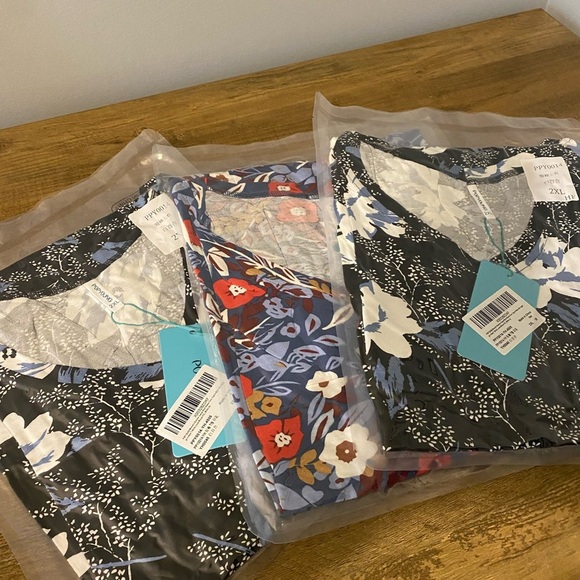 Amazon Tops - Amazon Tops - Popyoung V-Neck Floral Print 2XL